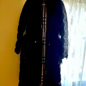 Burberry long coat with fur collar size 14. Belt